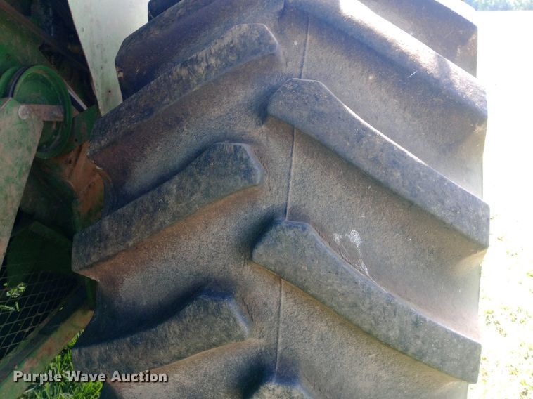 image for item DQ7138 1990 John Deere 9600 combine