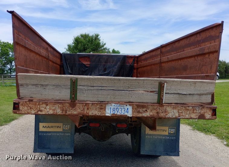 image for item DQ7144 1971 International  1600 grain truck