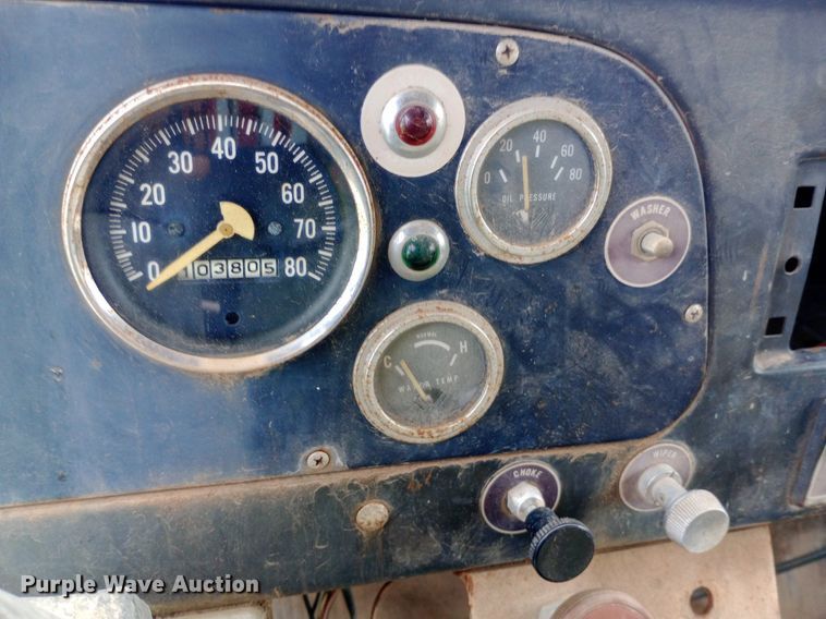 image for item DQ7144 1971 International  1600 grain truck