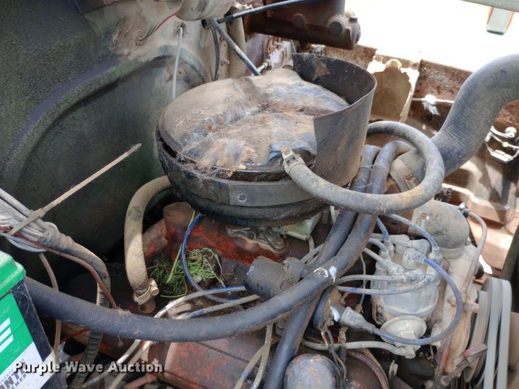 image for item DQ7144 1971 International  1600 grain truck