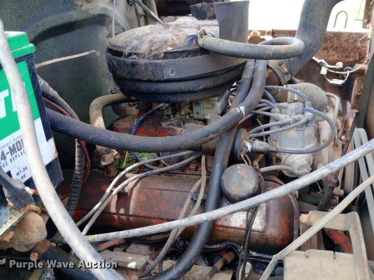 image for item DQ7144 1971 International  1600 grain truck