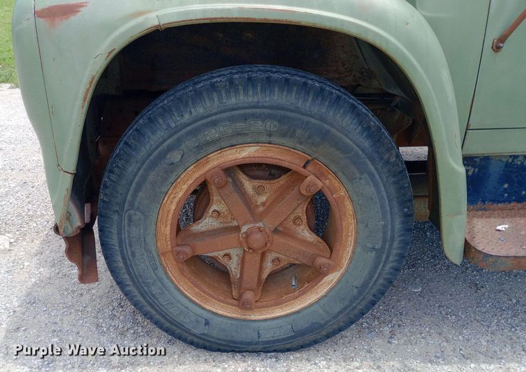 image for item DQ7144 1971 International  1600 grain truck