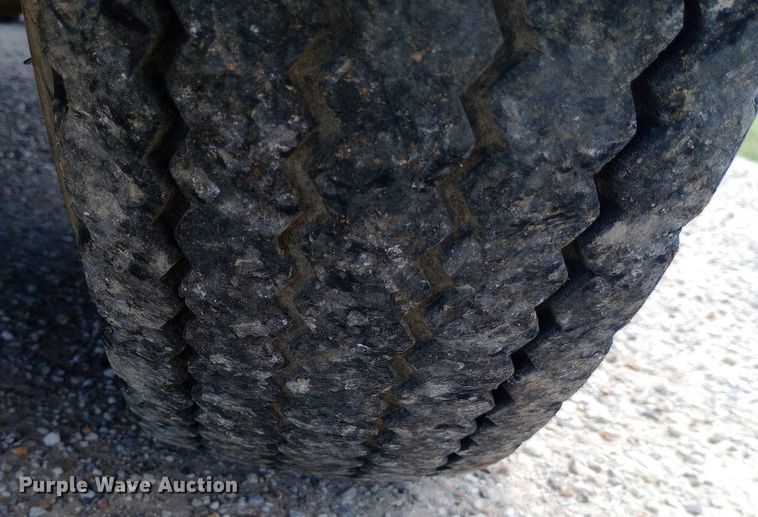 image for item DQ7144 1971 International  1600 grain truck