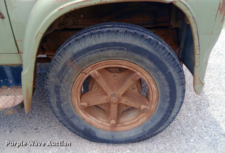 image for item DQ7144 1971 International  1600 grain truck