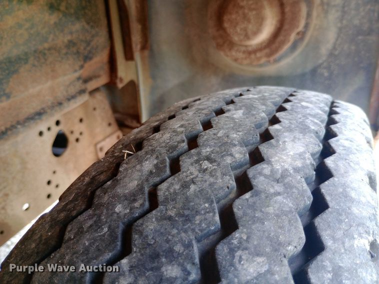 image for item DQ7144 1971 International  1600 grain truck