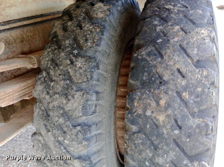 image for item DQ7144 1971 International  1600 grain truck