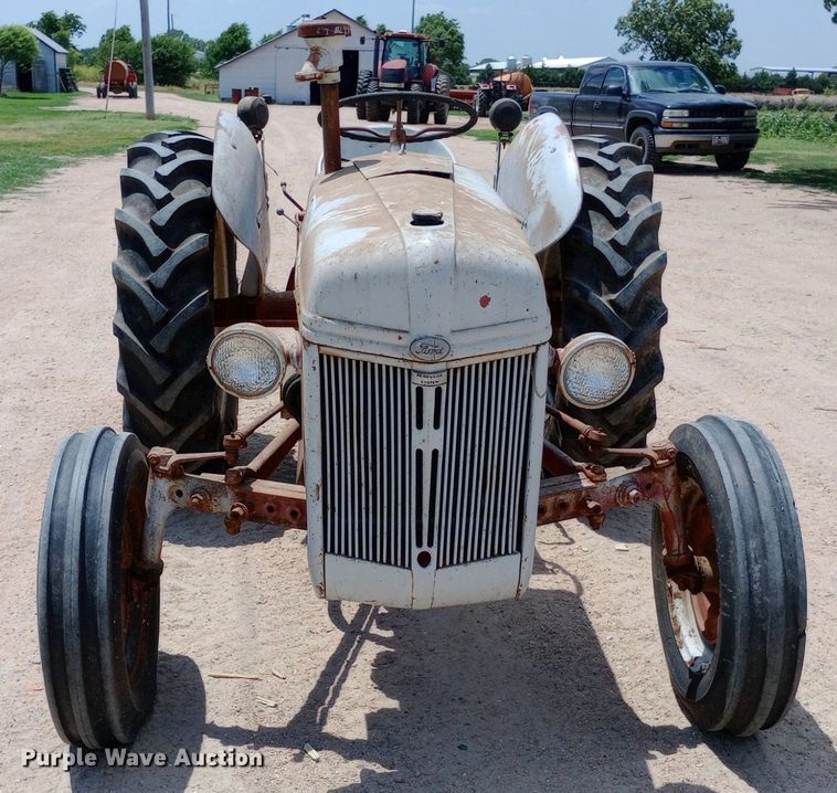 image for item DQ7181 1947 Ford 2N tractor