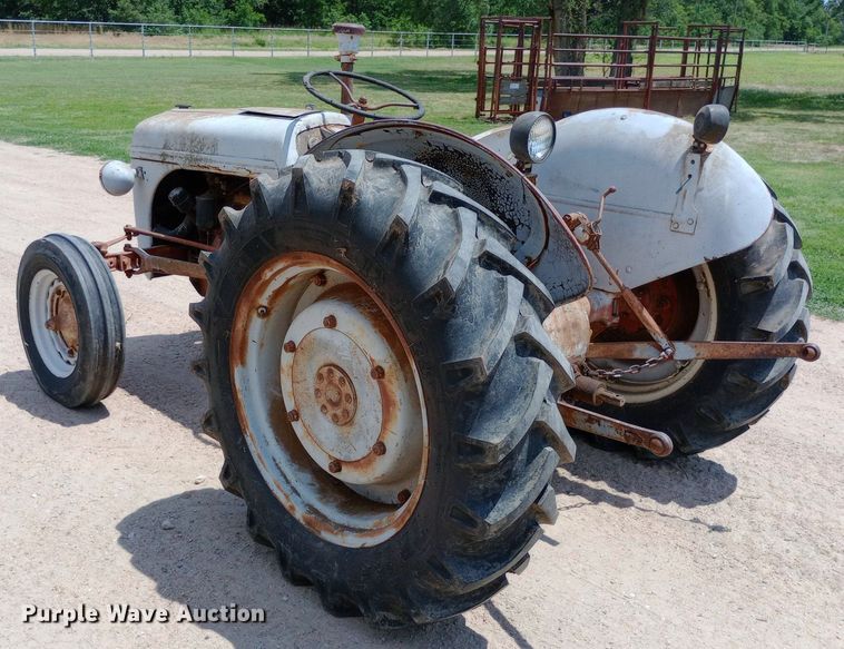 image for item DQ7181 1947 Ford 2N tractor