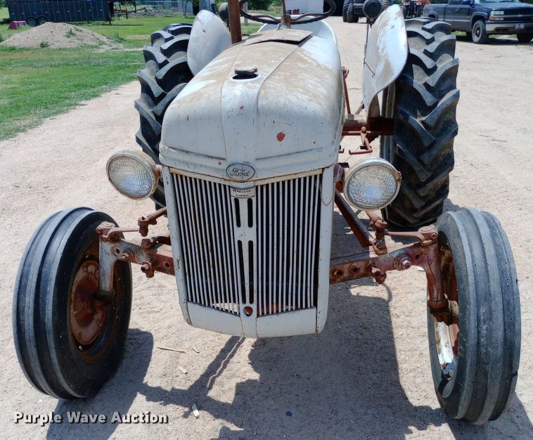 image for item DQ7181 1947 Ford 2N tractor
