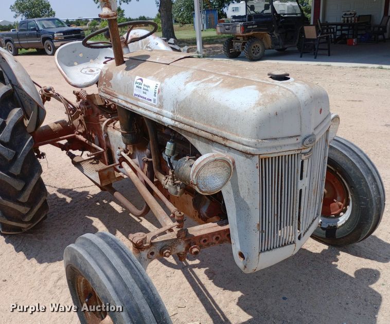 image for item DQ7181 1947 Ford 2N tractor