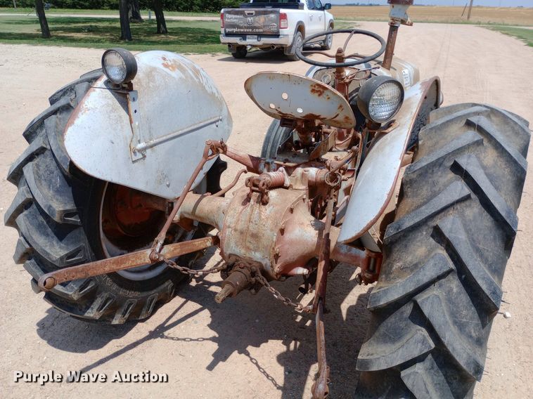 image for item DQ7181 1947 Ford 2N tractor