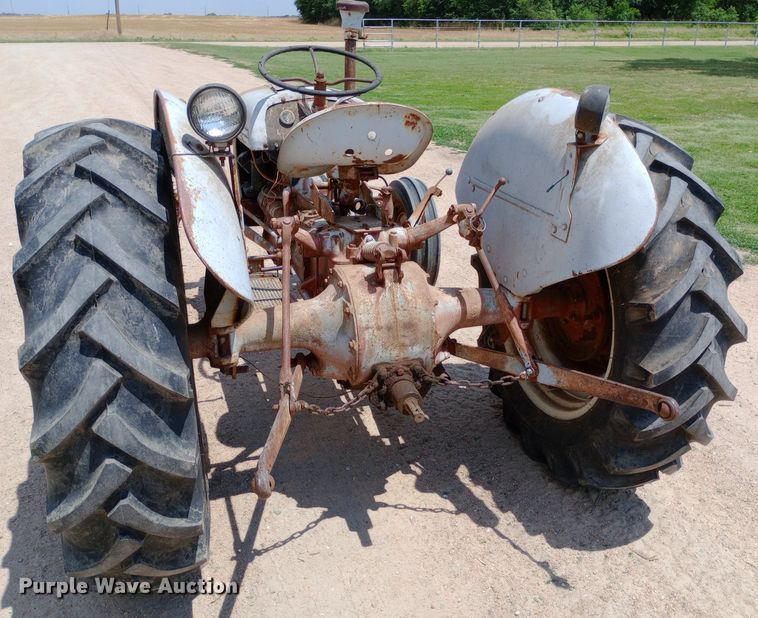 image for item DQ7181 1947 Ford 2N tractor