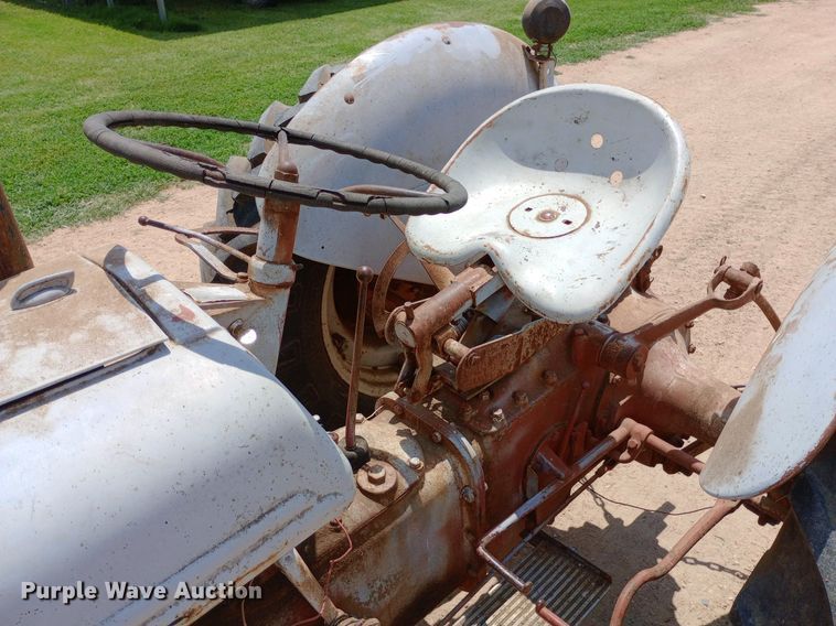 image for item DQ7181 1947 Ford 2N tractor