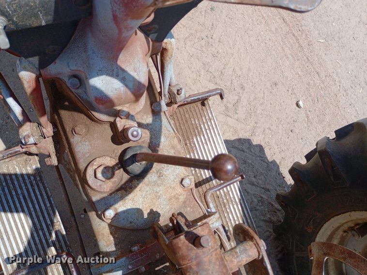 image for item DQ7181 1947 Ford 2N tractor