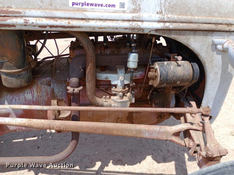 image for item DQ7181 1947 Ford 2N tractor