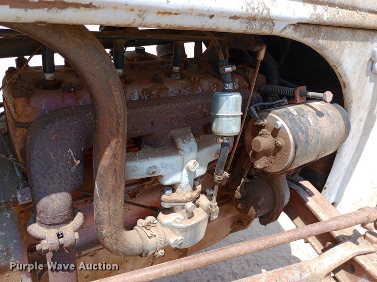 image for item DQ7181 1947 Ford 2N tractor