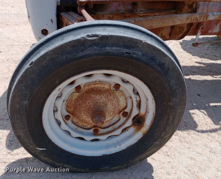 image for item DQ7181 1947 Ford 2N tractor