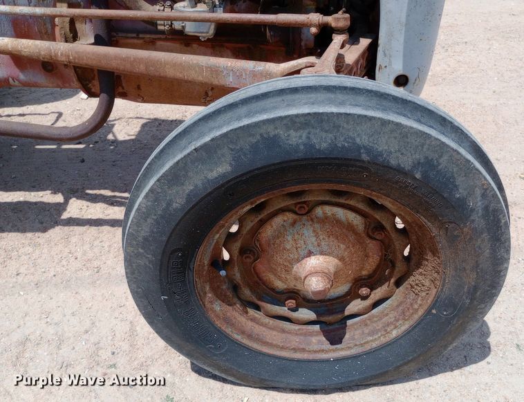 image for item DQ7181 1947 Ford 2N tractor