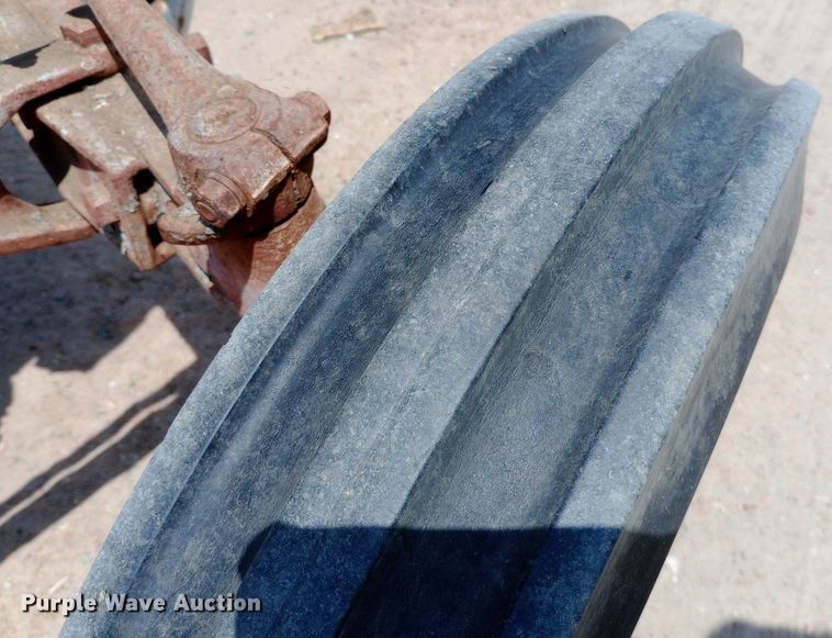 image for item DQ7181 1947 Ford 2N tractor