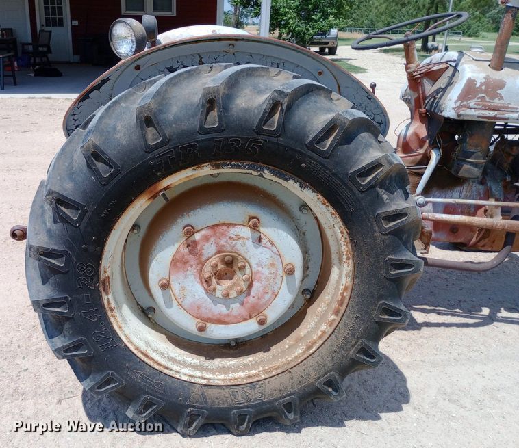 image for item DQ7181 1947 Ford 2N tractor