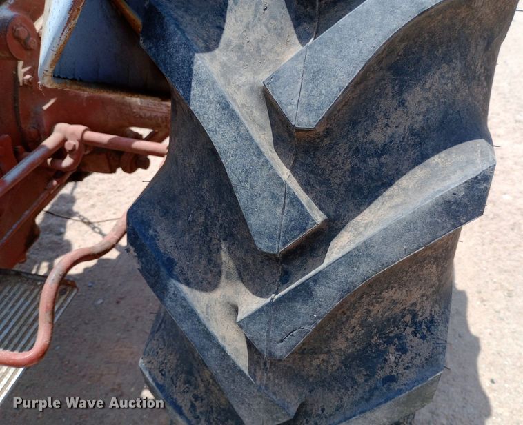 image for item DQ7181 1947 Ford 2N tractor