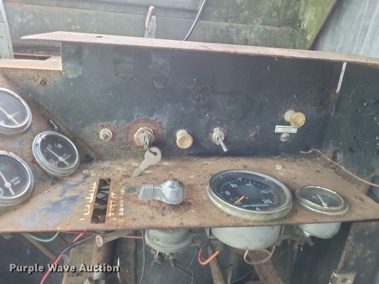 image for item DR4818 Allis-Chalmers Cleaner K combine