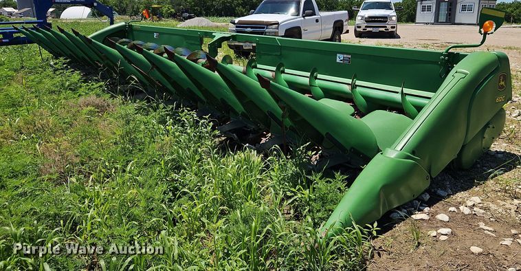 image for item DR8637 2009 John Deere 612C corn head