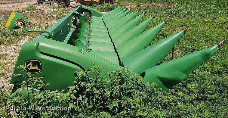 image for item DR8637 2009 John Deere 612C corn head