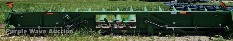 image for item DR8637 2009 John Deere 612C corn head