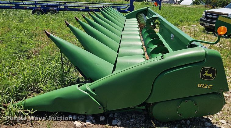 image for item DR8637 2009 John Deere 612C corn head