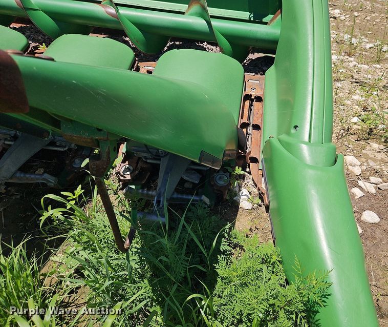 image for item DR8637 2009 John Deere 612C corn head