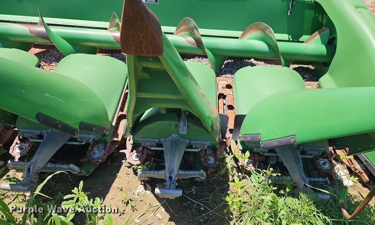 image for item DR8637 2009 John Deere 612C corn head