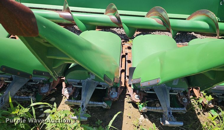 image for item DR8637 2009 John Deere 612C corn head