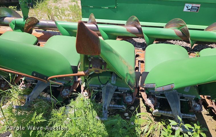 image for item DR8637 2009 John Deere 612C corn head