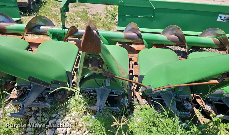 image for item DR8637 2009 John Deere 612C corn head