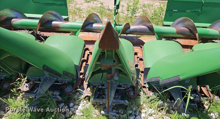 image for item DR8637 2009 John Deere 612C corn head