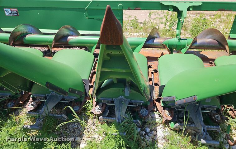 image for item DR8637 2009 John Deere 612C corn head