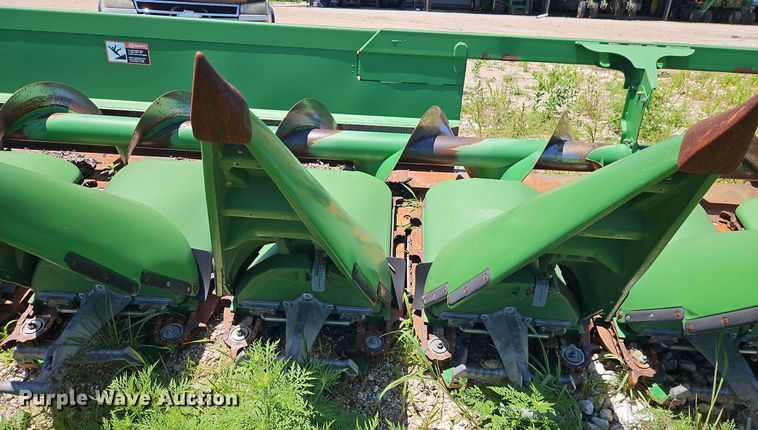 image for item DR8637 2009 John Deere 612C corn head