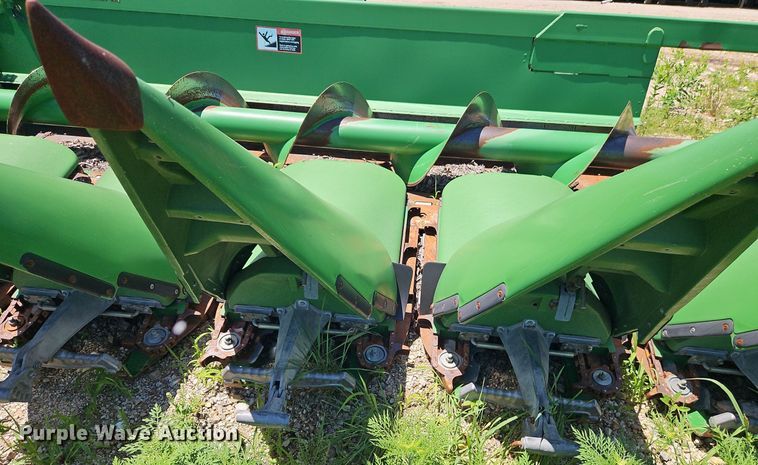 image for item DR8637 2009 John Deere 612C corn head
