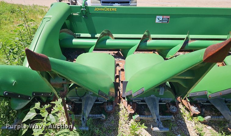 image for item DR8637 2009 John Deere 612C corn head