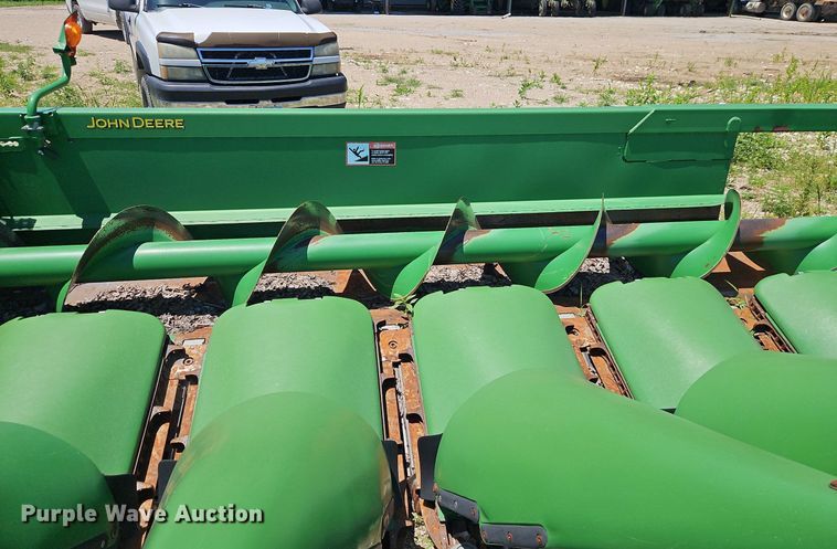image for item DR8637 2009 John Deere 612C corn head