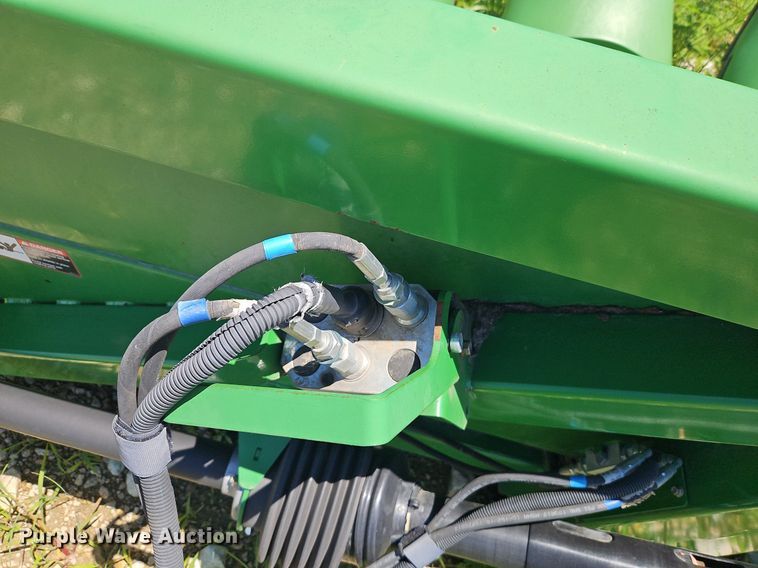 image for item DR8637 2009 John Deere 612C corn head