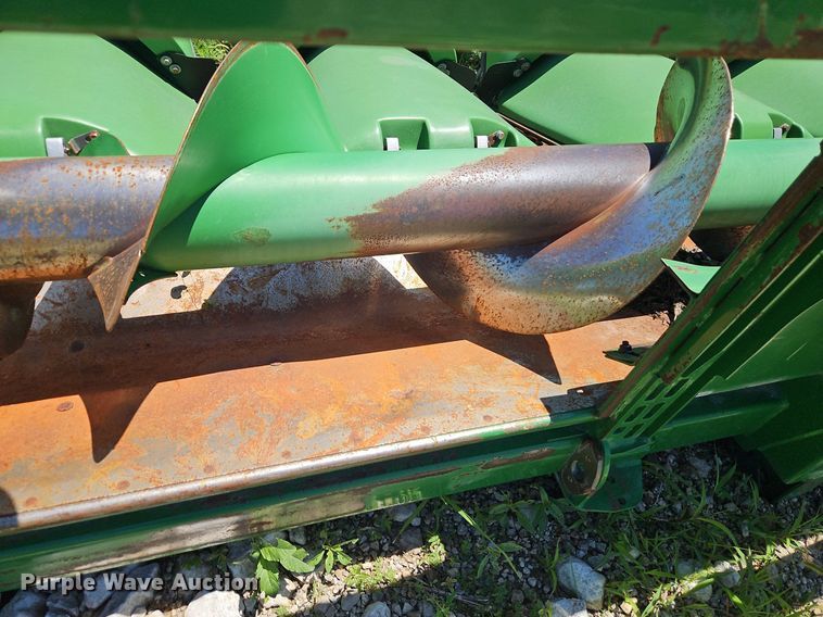 image for item DR8637 2009 John Deere 612C corn head
