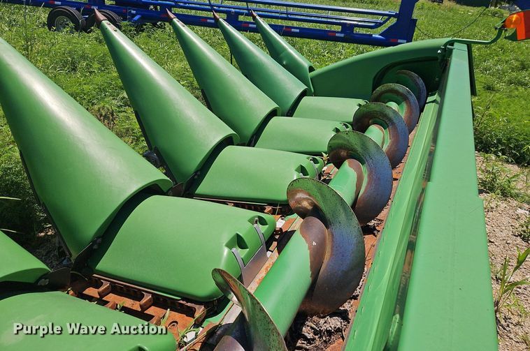 image for item DR8637 2009 John Deere 612C corn head