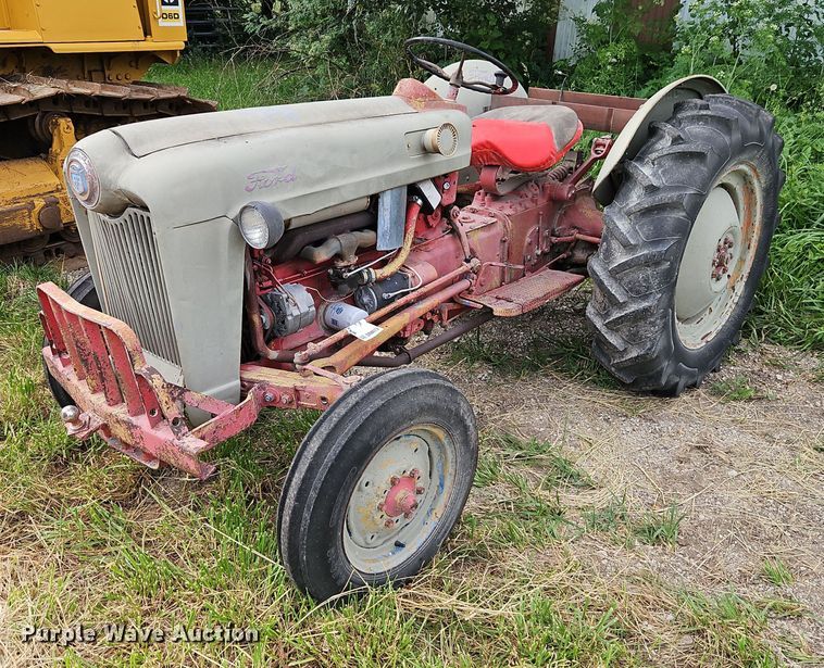image for item DR8673 Ford tractor