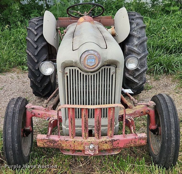 image for item DR8673 Ford tractor