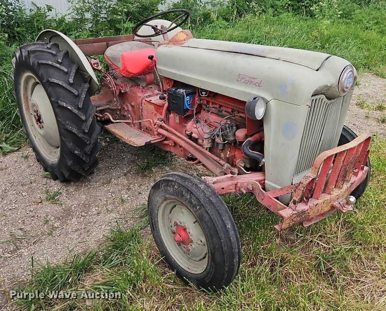 image for item DR8673 Ford tractor