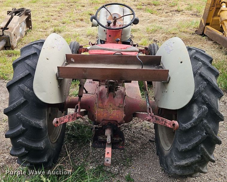 image for item DR8673 Ford tractor