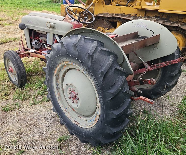 image for item DR8673 Ford tractor