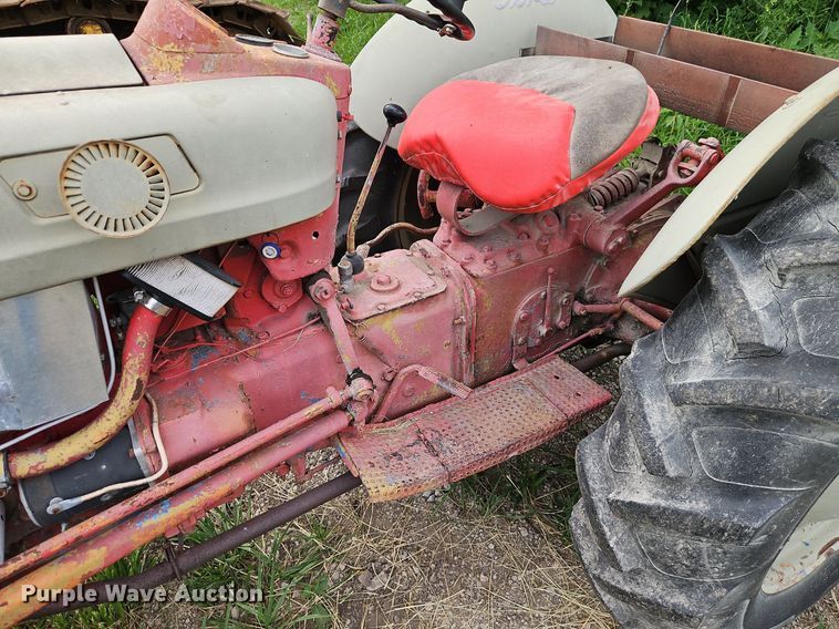image for item DR8673 Ford tractor